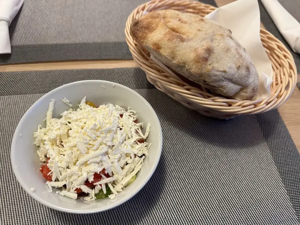 Werner Van Geit_DiVaDiS Italienische- Balkanische Küche, Burek, Cevapcici, Pizza, Pide_Schinznach-Bad_review