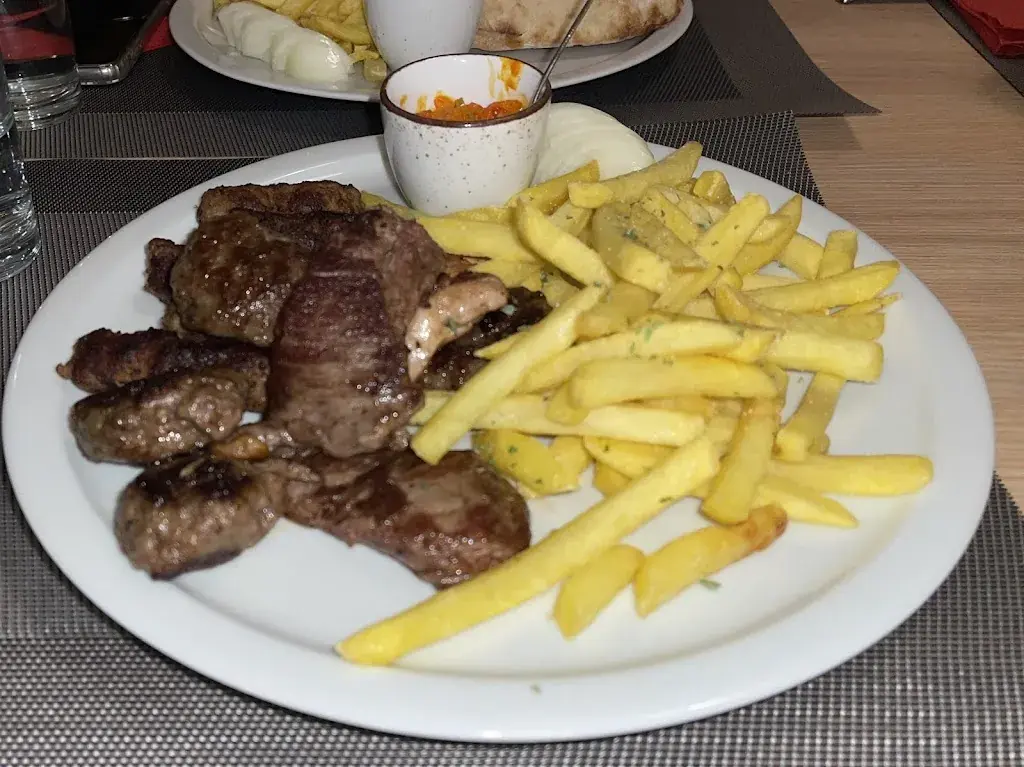 Vahid Sacirovic_DiVaDiS Italienische- Balkanische Küche, Burek, Cevapcici, Pizza, Pide_Schinznach-Bad_review