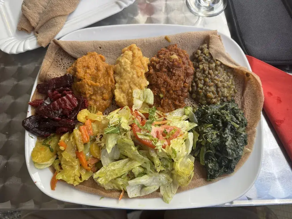 Yusuf Pisan_Habesha, Specialites Erytreennes et Ethiopiennes_Biel_recensione