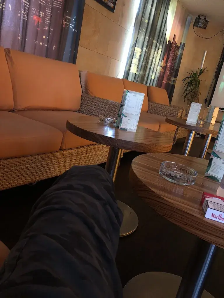 Leon Neeser_Laguna bar_Leutwil_review