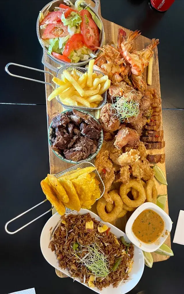 Leilani Lam_Tropical Bar Restaurant_Biel_review