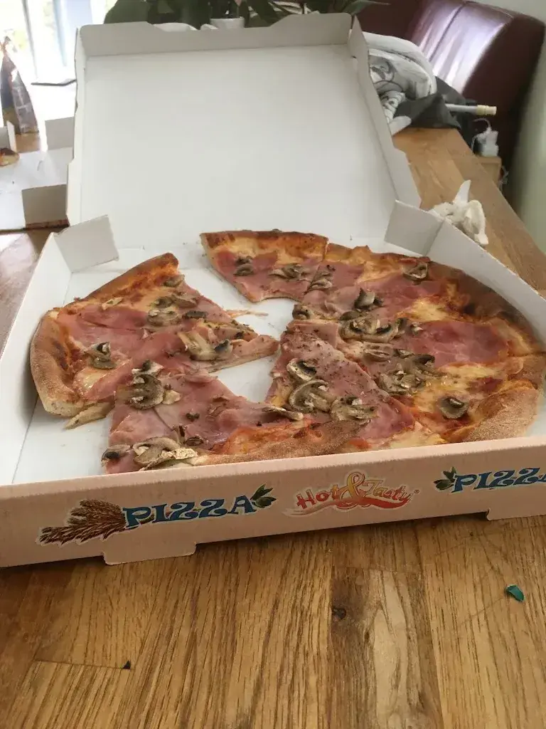 Simon Minissale_Egliswiler Holzofen Pizza Kurier_Egliswil_review