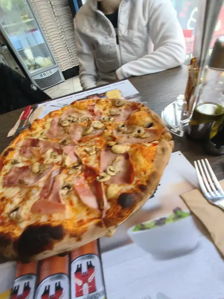 Patrik Racz_Egliswiler Holzofen Pizza Kurier_Egliswil_review