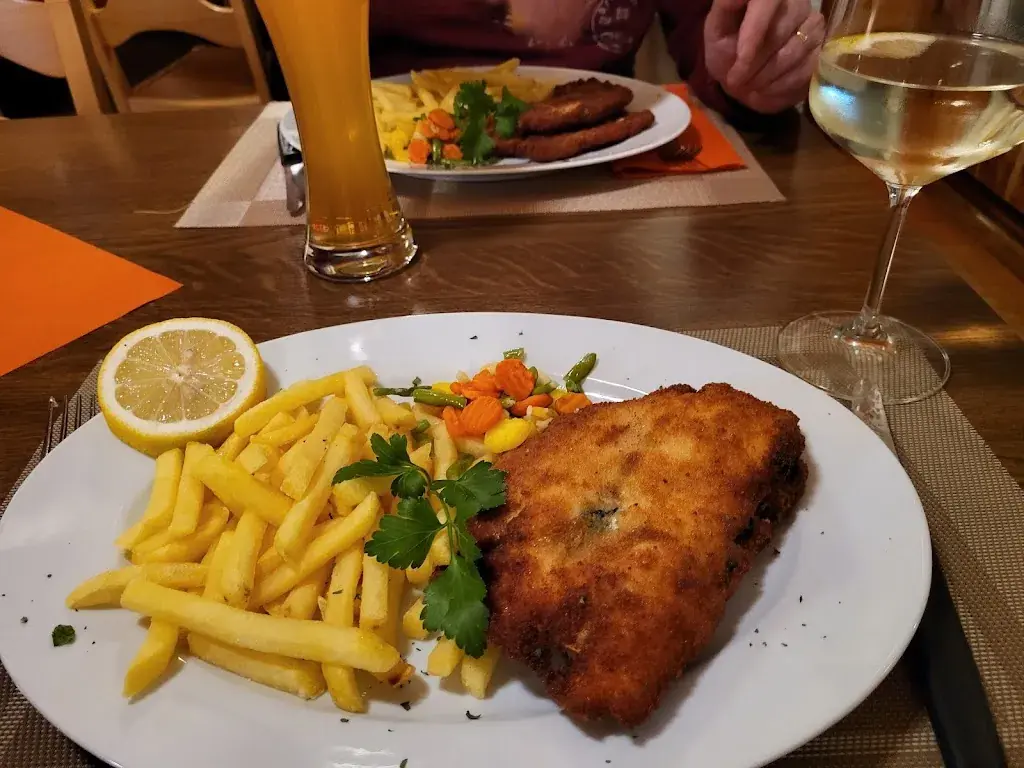 Wirtschaft zum Lindenhof restaurant in Schafisheim