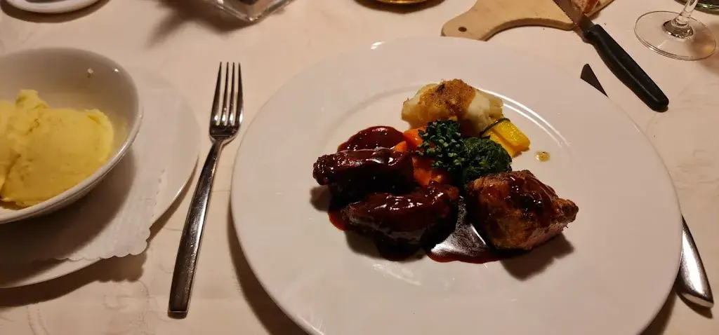 Esteban Zimmermann_Wirtschaft Niesenberg_Kallern_reseña