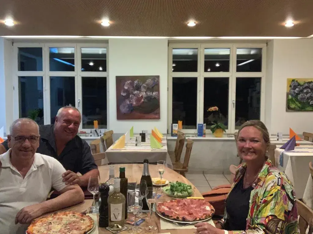 Hilde B. Christophersen_Pizzeria Restaurant Schwert_Schupfart_avis