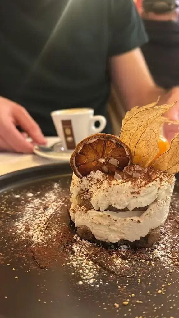 Nikoleta Moutafidou_Al Peperoncino_Muri_review