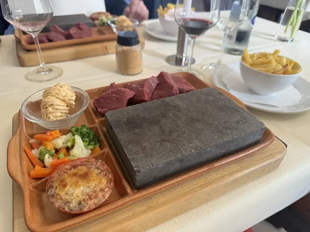 Taryn Kingston_GASTHOF ZUM ANKER - Catering, Partyservice, Fondue Chinoise, Filet auf heissem Stein_Mumpf_review