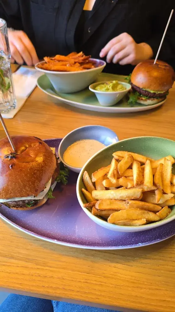 Tiffany Kay_HANS IM GLÜCK - OFTRINGEN You Event Center_Oftringen_review