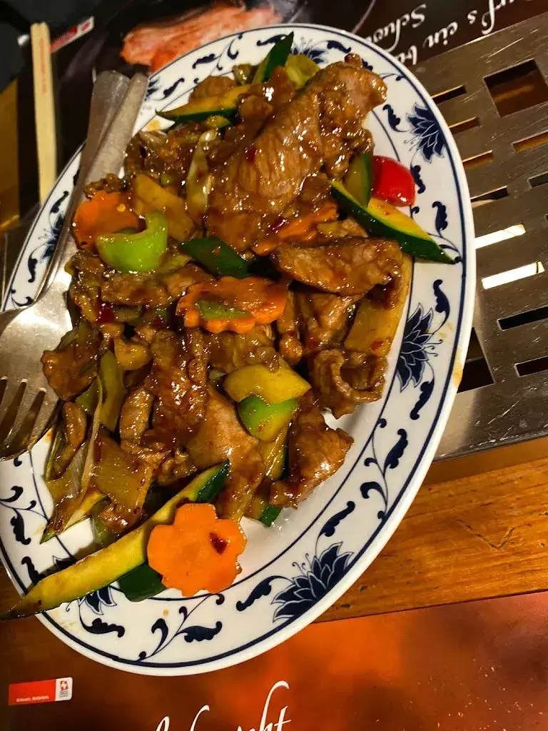 Pauline Jewell_Hotel-Restaurant Bahnhof 一幸运楼_Rothrist_review