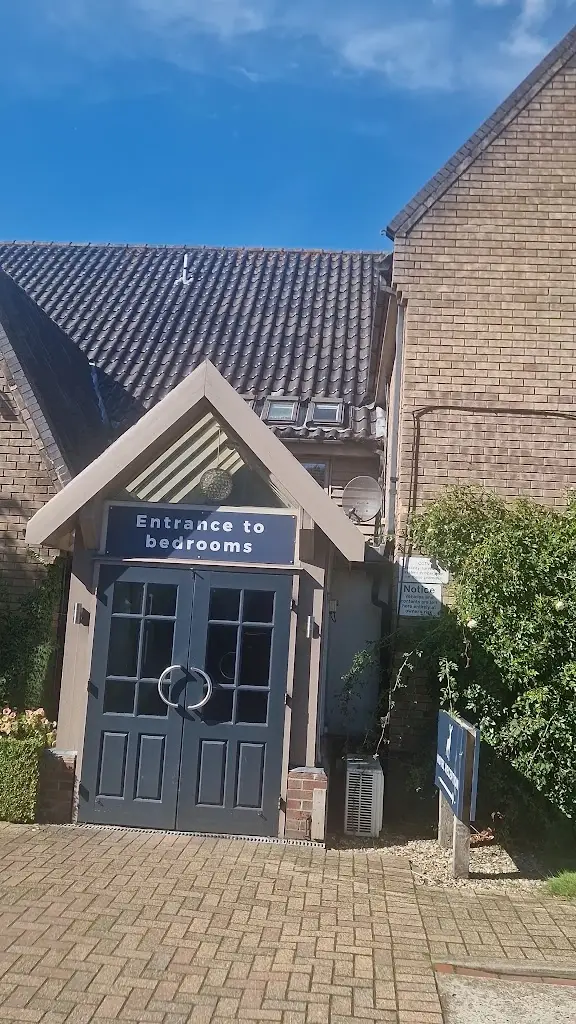 Dan neve_The Stag_Attleborough_review