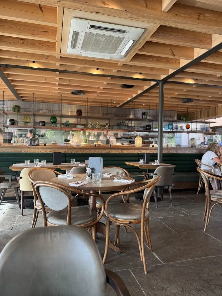 Janet Smith_Polecat_Great Missenden_reseña