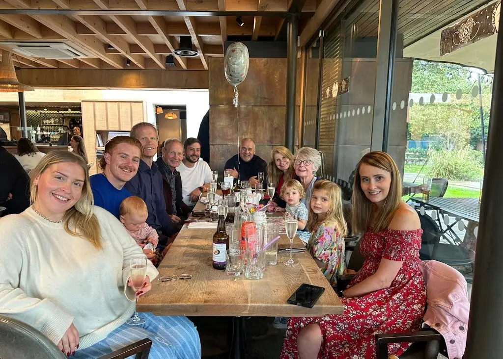 Louise Rees_Polecat_Great Missenden_reseña