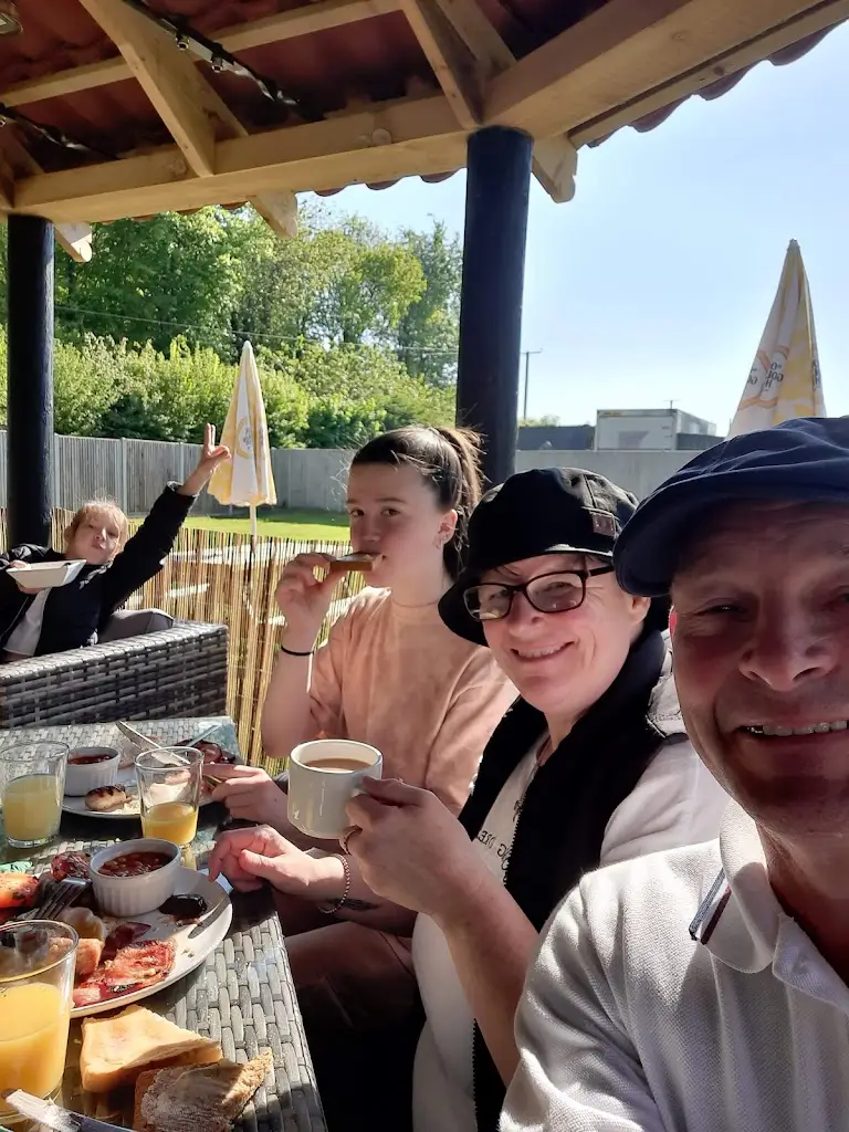 Jason Hopes_White Hart_Attleborough_review