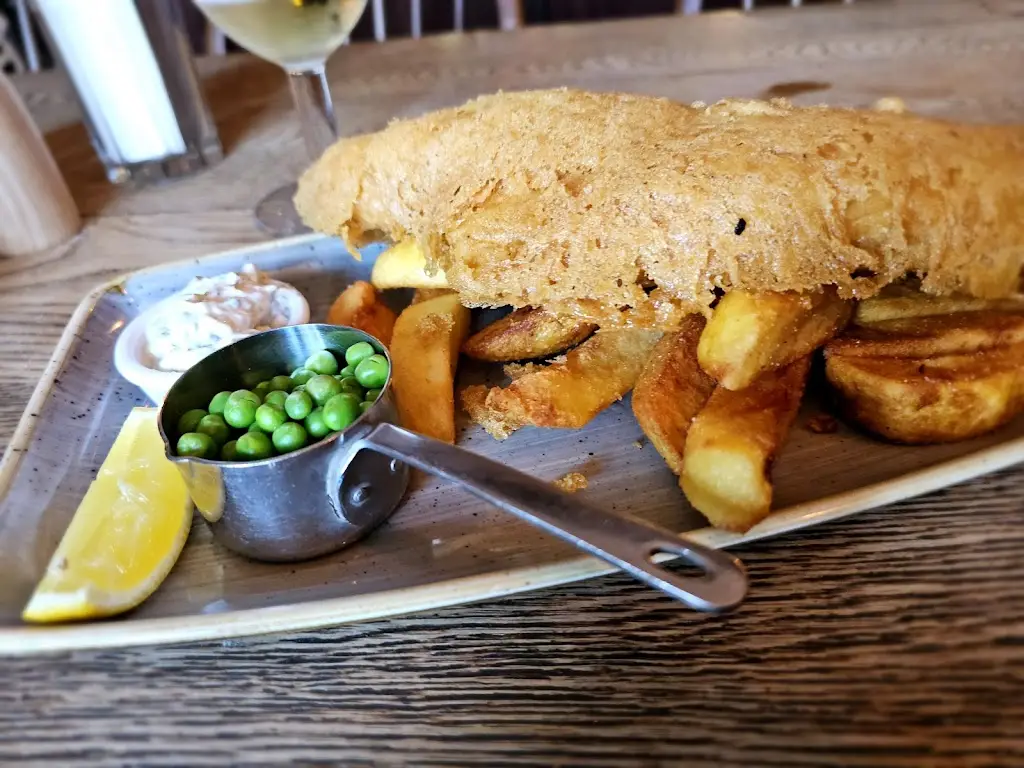 Gяeg Saяnecki_The Full Moon_Great Missenden_review