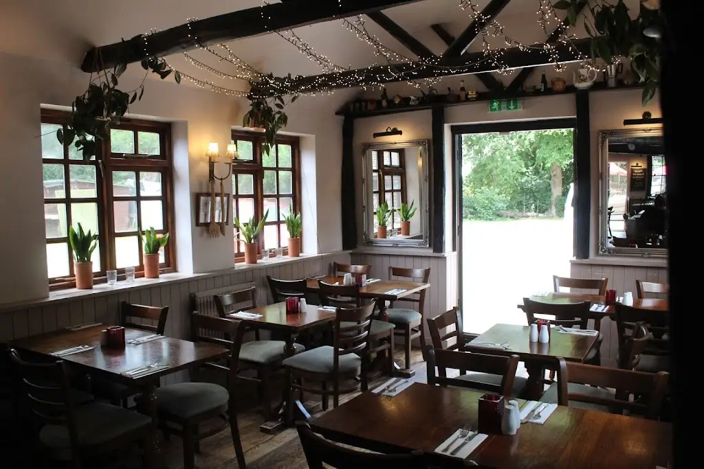 The Full Moon_Great Missenden_slider_image_1