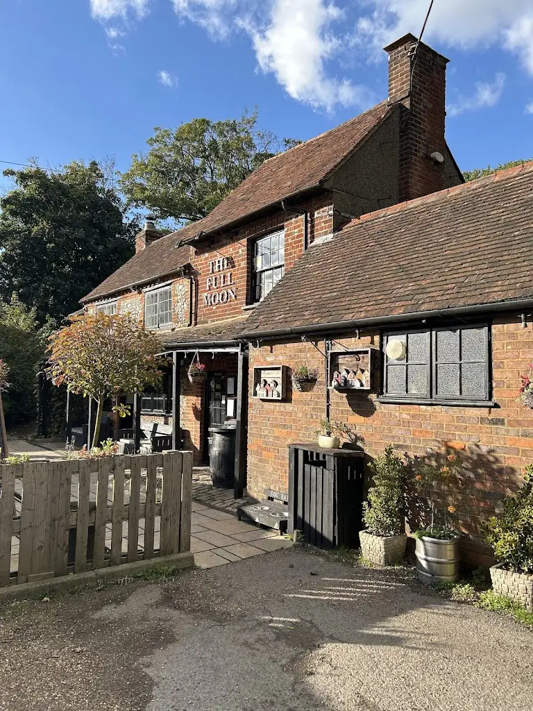 The Full Moon_Great Missenden_slider_image_3