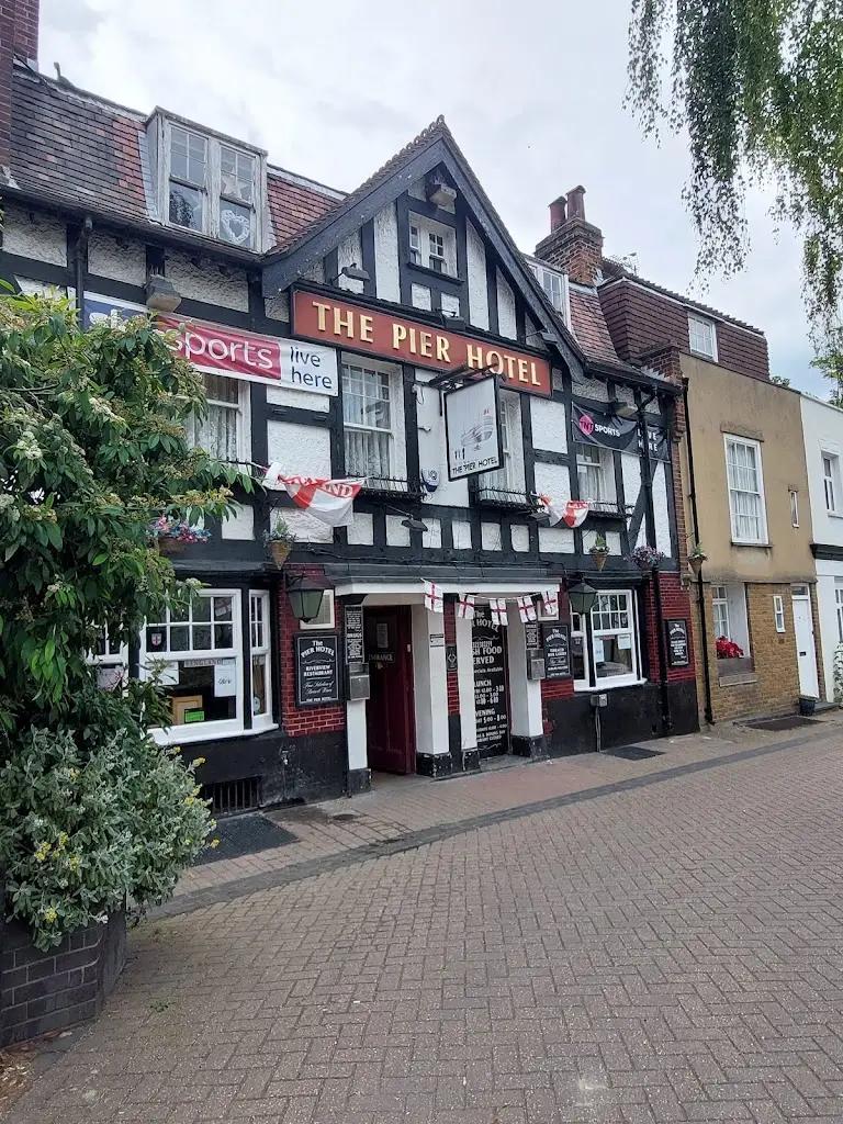 The Pier Hotel_Greenhithe_slider_image_3