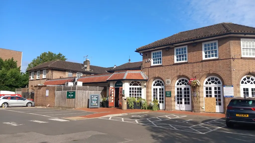 Ian_Myllet Arms_Greenford_review