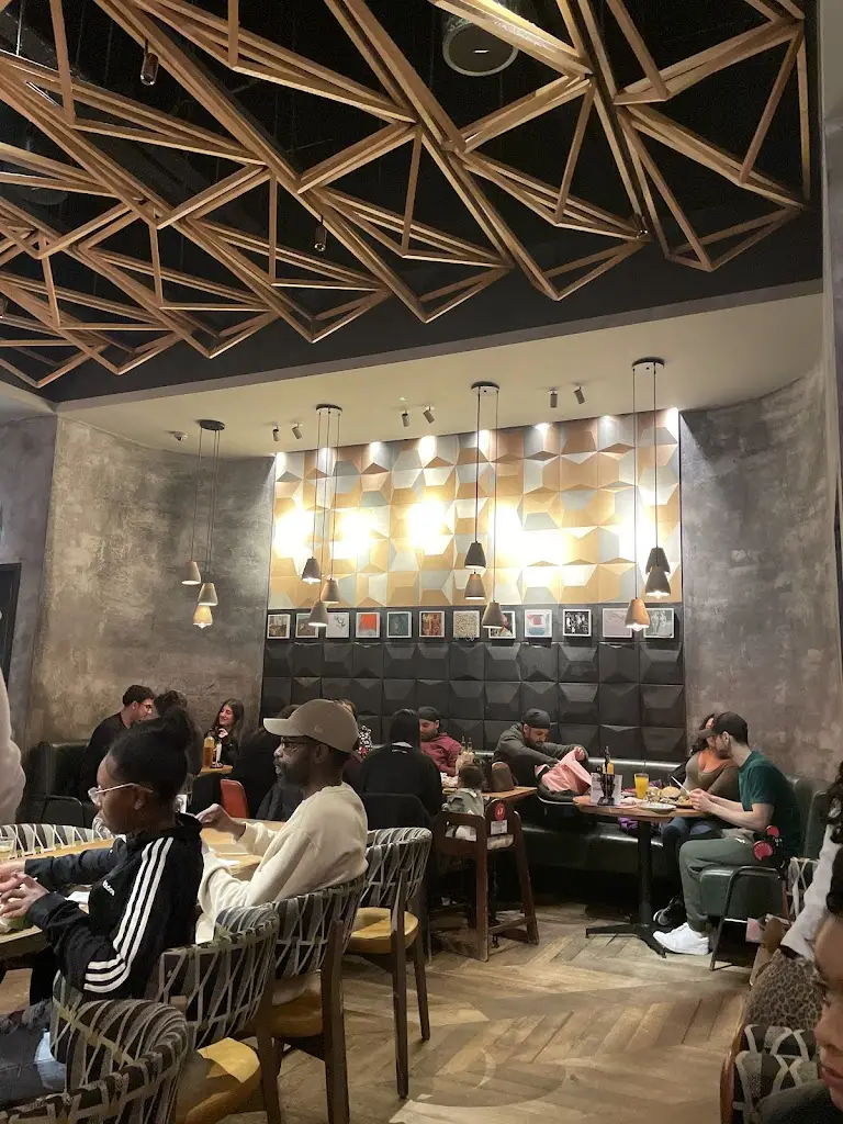 Paramjit Saund_Nando's Greenford_Greenford_review