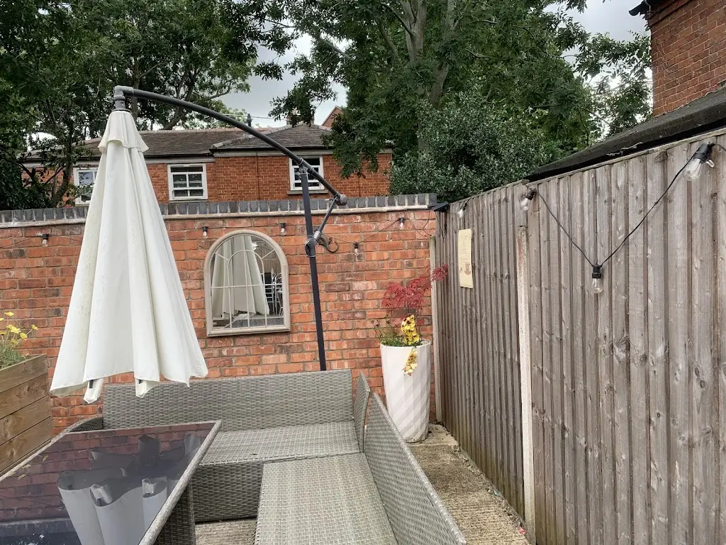 Ian White_The Lounge @26_Alcester_review