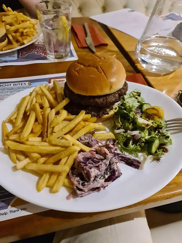 Darius Hainult_The Shack - Bar and Grill_Attleborough_review