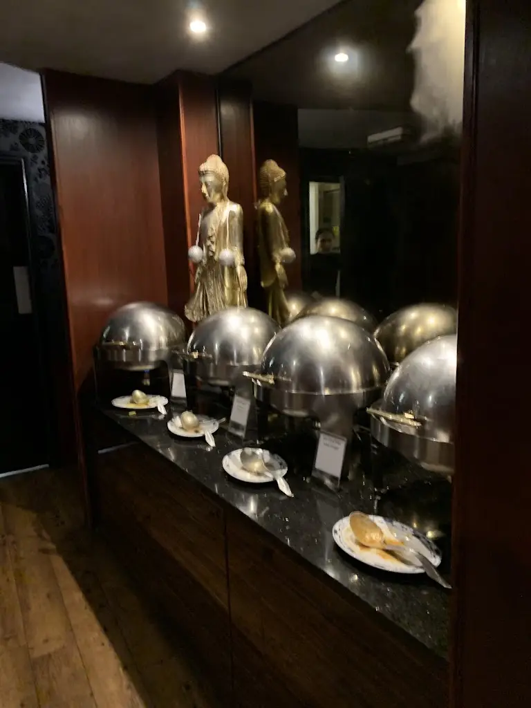 m.o. damanik_Y'Thai_Great Ayton_recensione