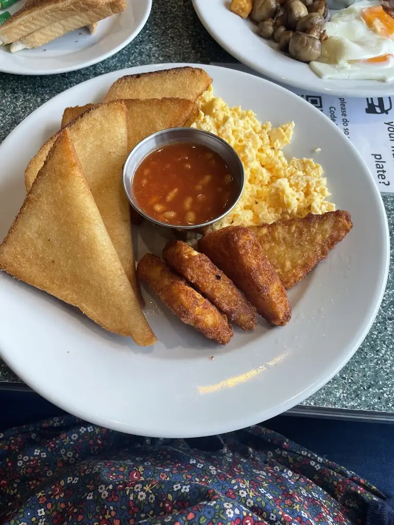 Stephanie Badger_81 Hamburger Heaven_Hackleton_review