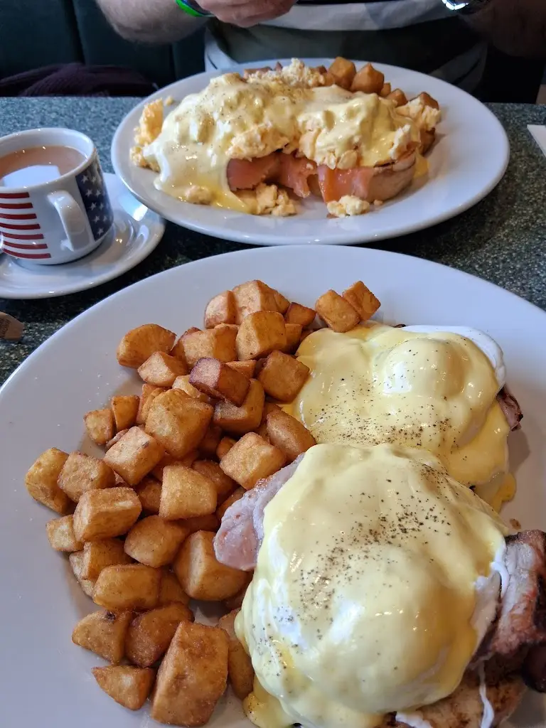 Karen McGarrigle_81 Hamburger Heaven_Hackleton_review