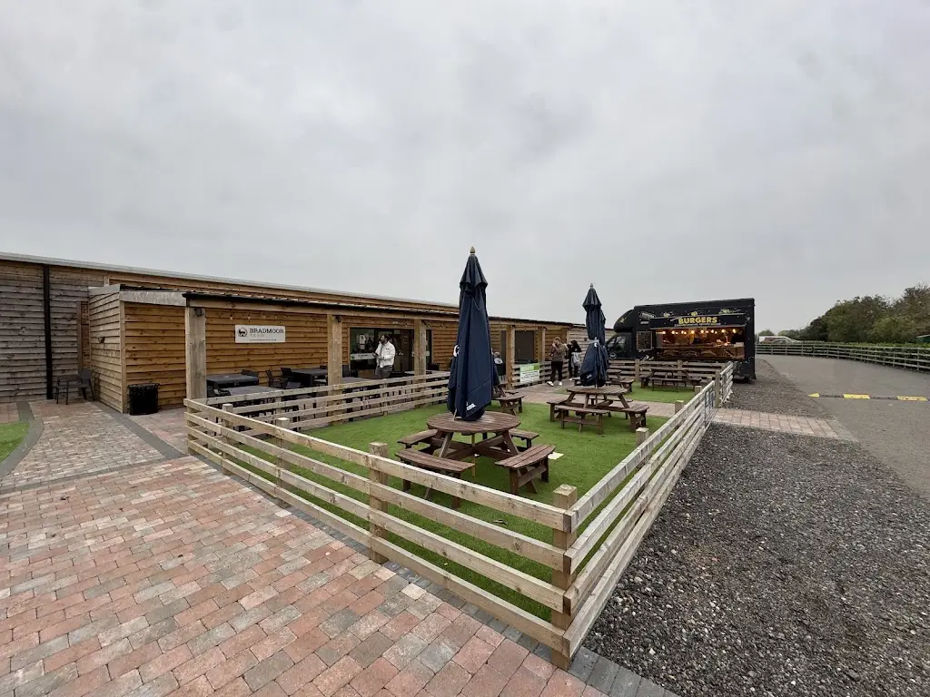 Aaron Munden_Bradmoor Farm Sports Bar & Venue_Haddenham_review