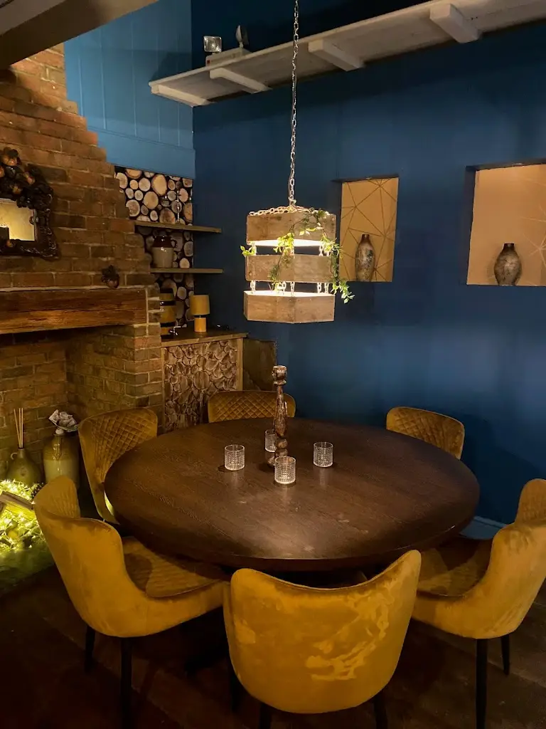 The Rose Revived_Hadlow_slider_image_1