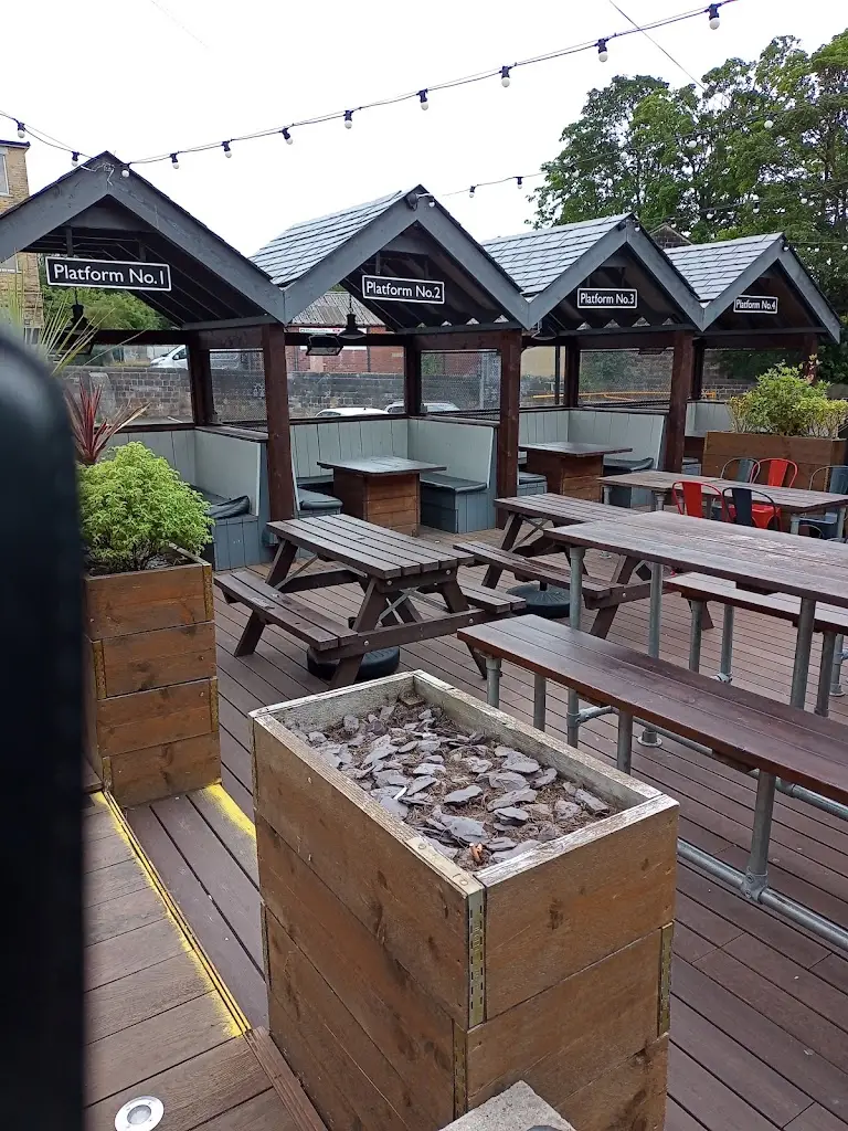 Terry Gledhill_Station_Guiseley_review