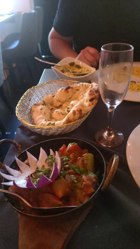 Richard Kinnard_Tamasha Handcross_Handcross_review