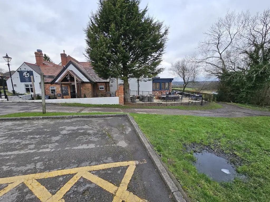 Malcolm Hinton_The Swallow's Nest_Halesowen_review