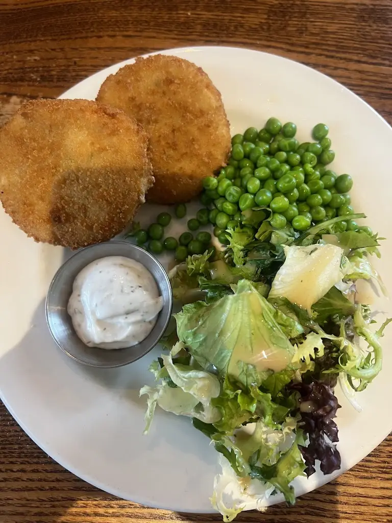 Mollie Twidale_Trawl_Grimsby_review