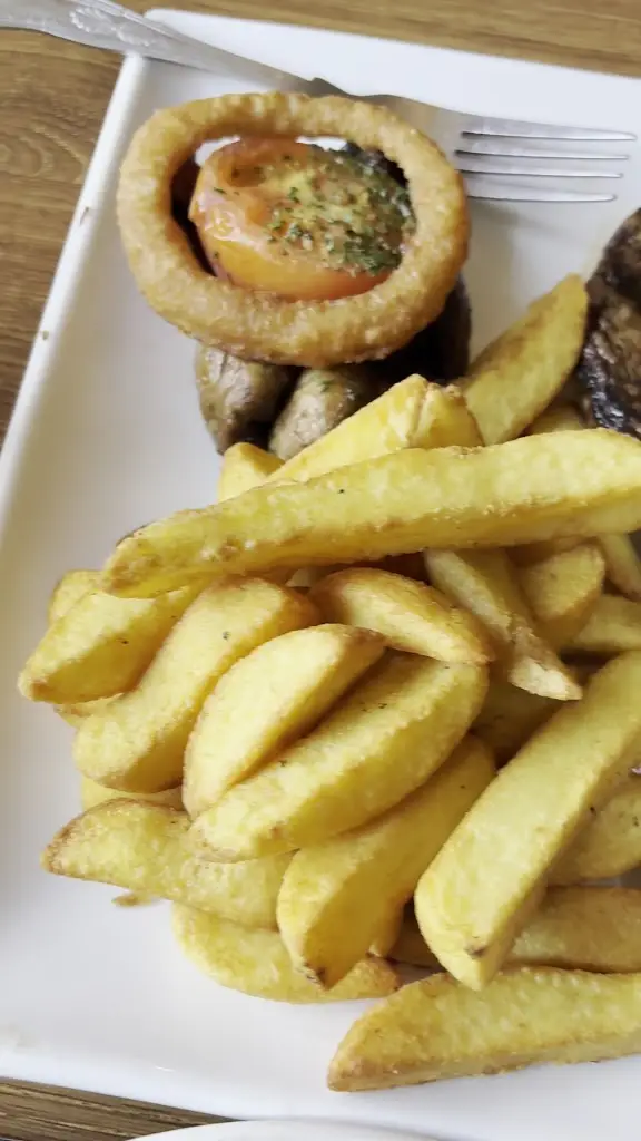 veipune sarah_The Pheasant Inn & Restaurant Heathrow (over 18s only)_Harlington_review