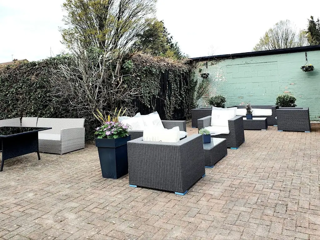 The White Hart Harlington restaurant in Harlington