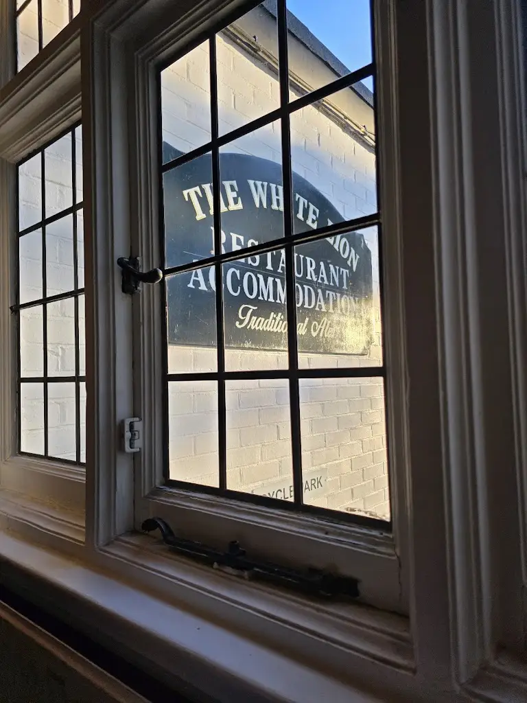 Kai Klingenhagen_The White Lion_Hampton in Arden_review