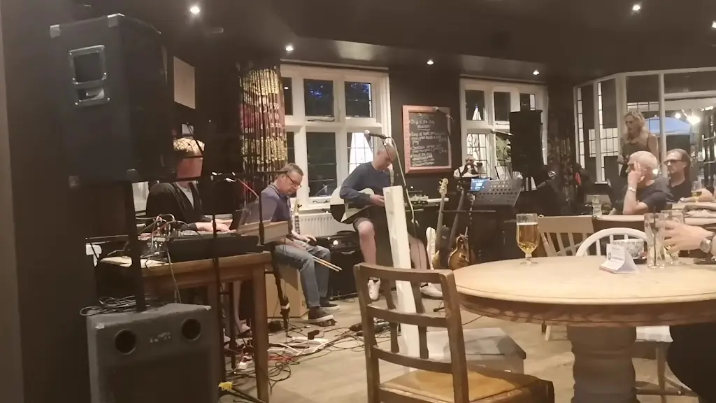 The White Lion_Hampton in Arden_slider_image_2