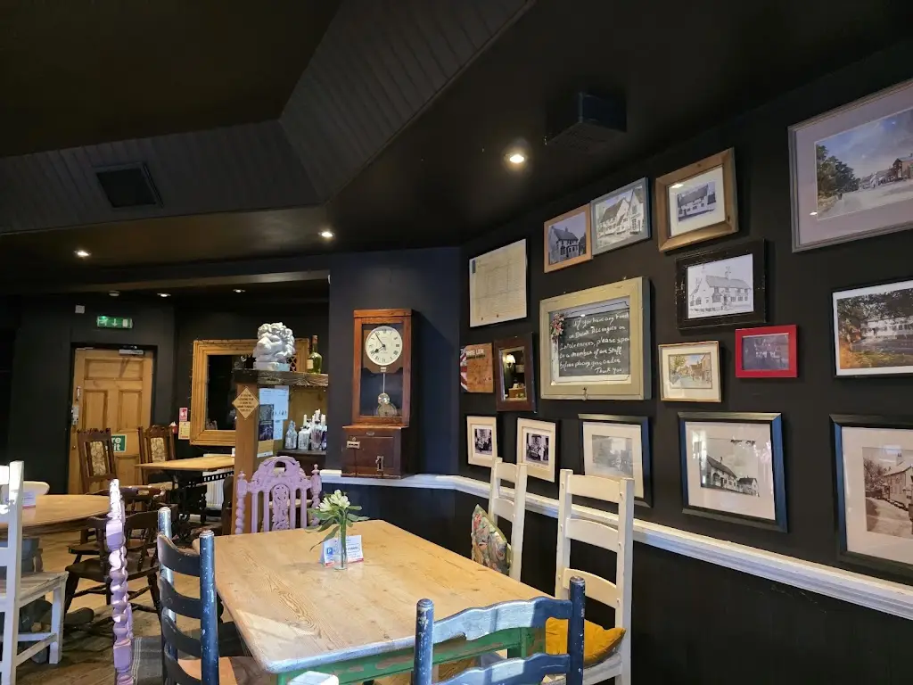 The White Lion_Hampton in Arden_slider_image_3