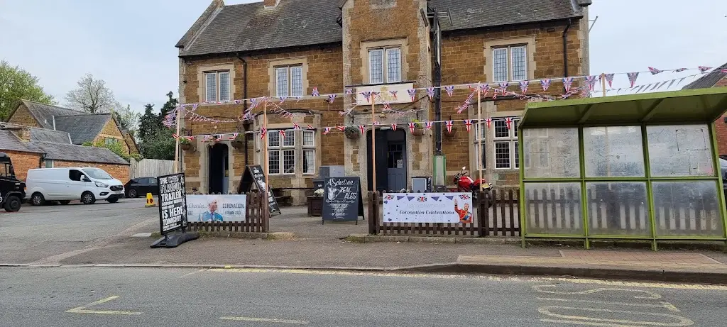 The Crown_Hardingstone_slider_image_3