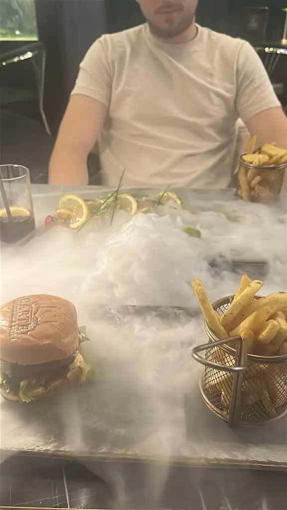 Alex Cazacu_Cartel Brasserie & Grill_Hardingstone_review