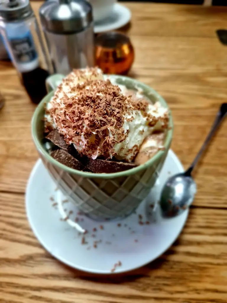 Holly Dunham-Dye_Bonnie’s_Haltwhistle_review