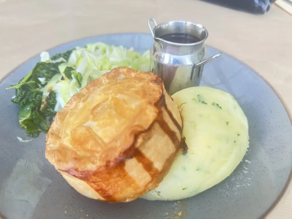 Tom_The Rose and Crown_Harefield_review