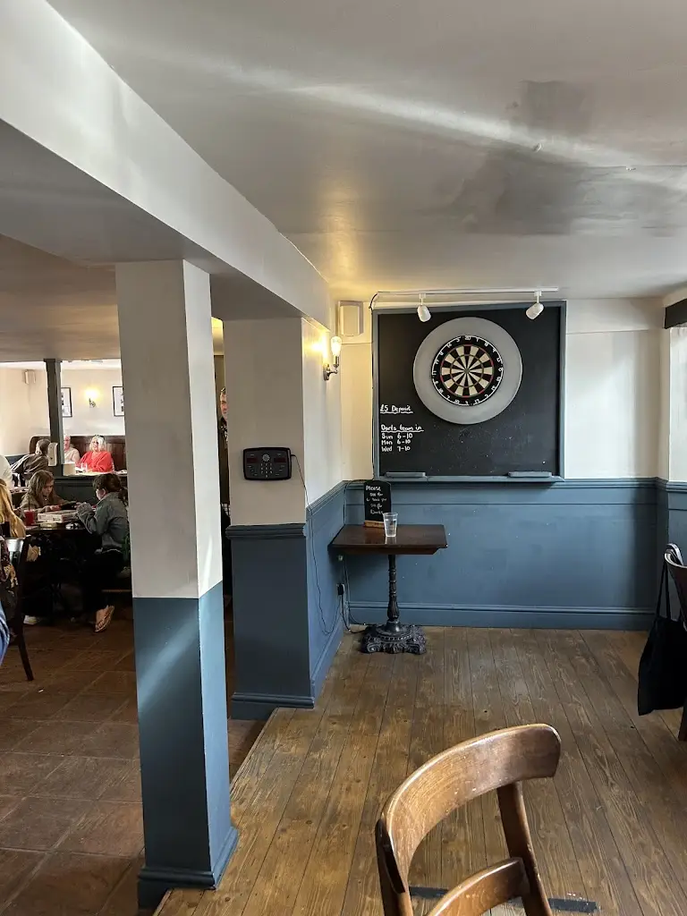 Louise Houghton_The Cap_Harleston_review