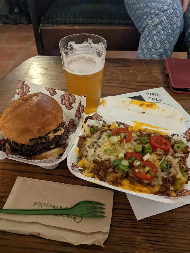 Steve Hipwell_The Cap_Harleston_review