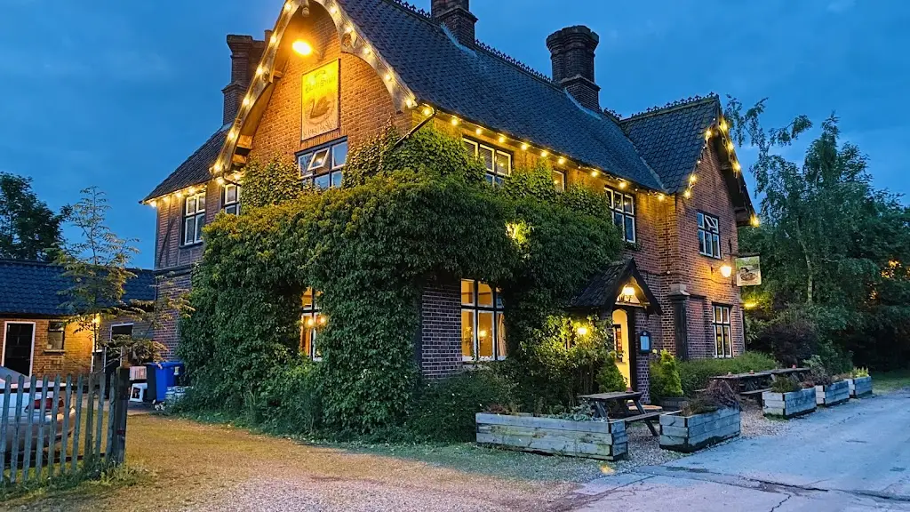 Black Swan_Harleston_slider_image_3