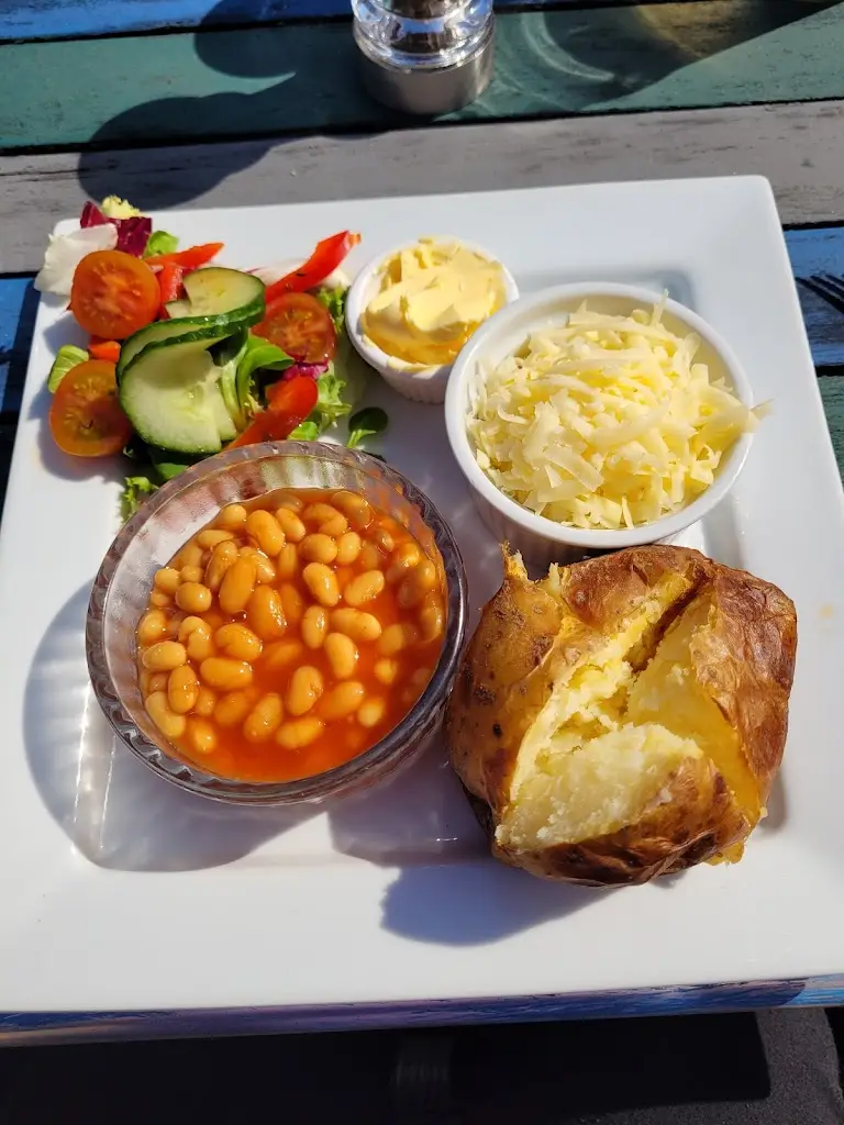 Leo Mitchell_The Red Lion_Harleston_review