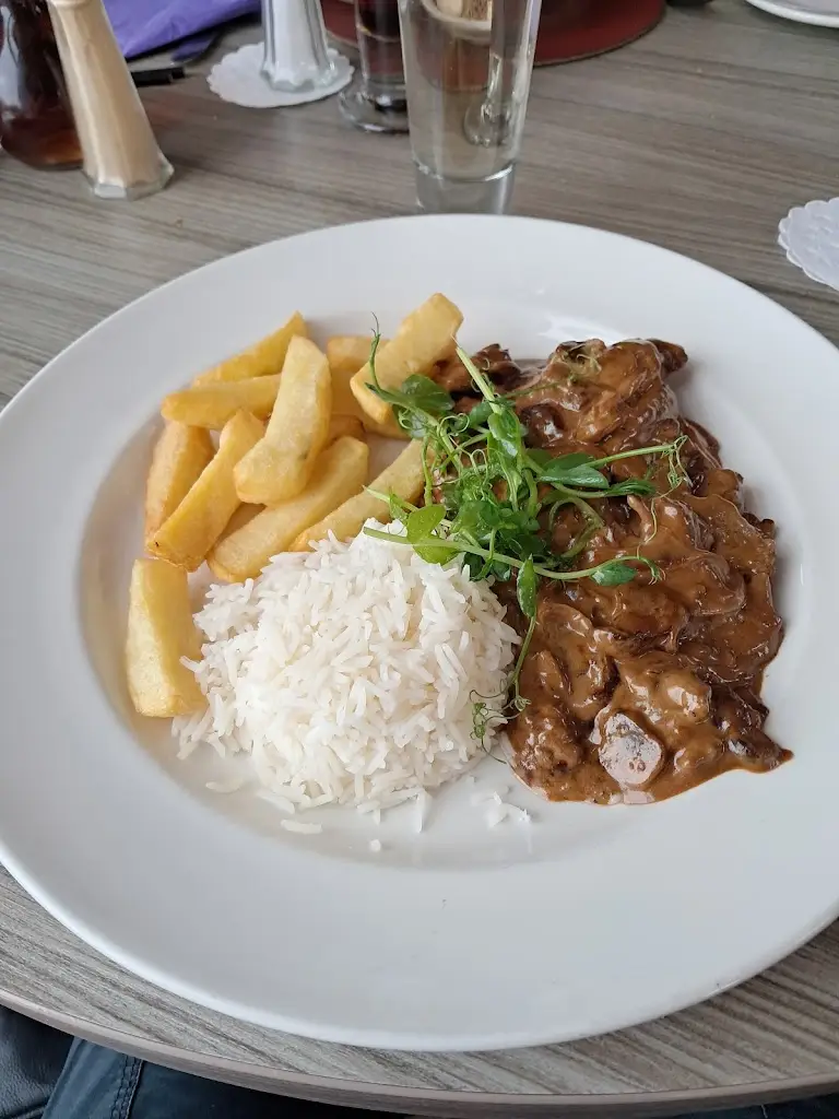 Naomi Hodgeman_New Waggoners_Hapton_review