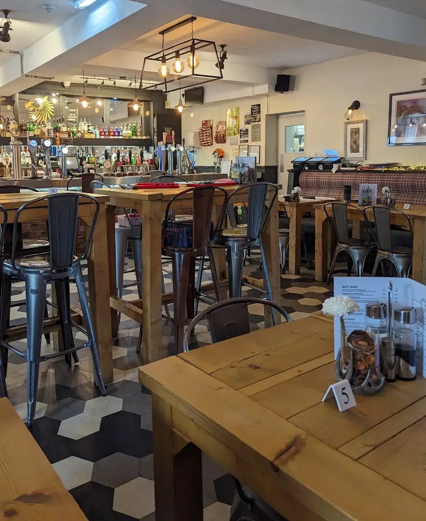 Peter O'Sullivan_Griffin's Head_Hapton_review